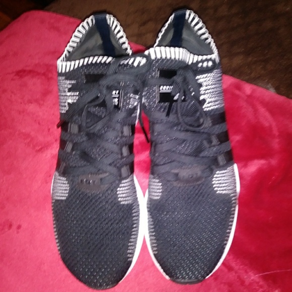 Adidas shoe, shirt and baseball cap - Picture 4 of 6